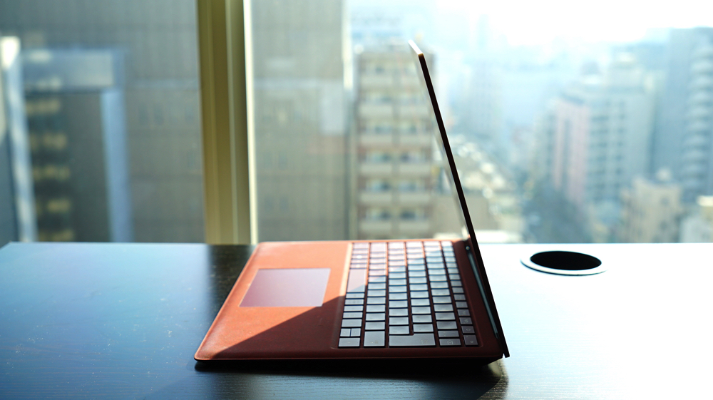 Surface Laptop バーガンディを実機レビュー｜高級感のある本命 